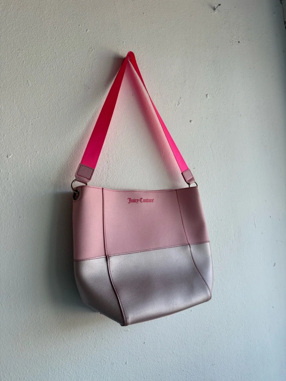 Juicy Couture Hot Pink Shoulder Bag Logo‎ Y2K Style Faux Leather Pastel Coquette